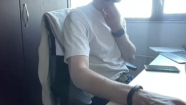 Snapshot of bullyboyy chatting on 03-17-25, 03:07 bullyboyy online show from 03-17-25, 03:07