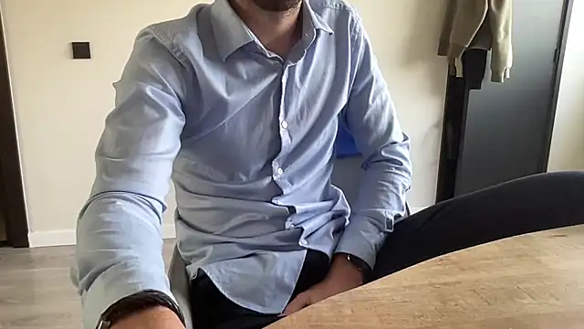 Snapshot of bullyboyy chatting on 09-16-25, 08:15 bullyboyy online show from 09-16-25, 08:15