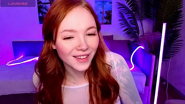 Snapshot of Maya_Light chatting on 10-22-25, 01:39 Maya Light online show from 10-22-25, 01:39