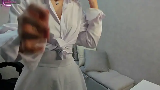 Alisa Suun online show from 03-01-25, 01:11