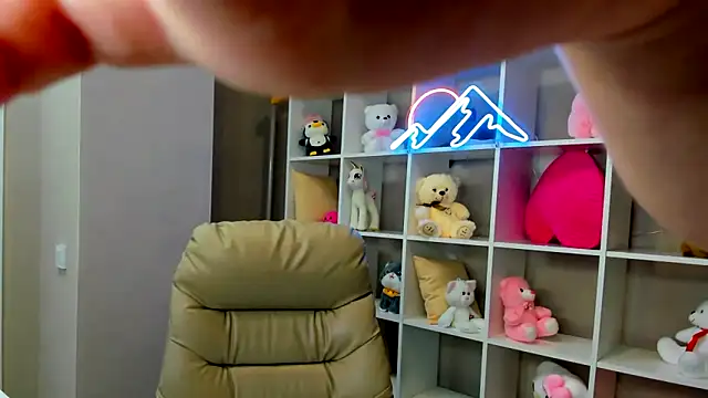 Alisa Suun online show from 03-06-25, 12:00