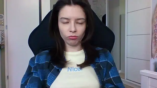 LariceSexy online show from 12-15-25, 01:04