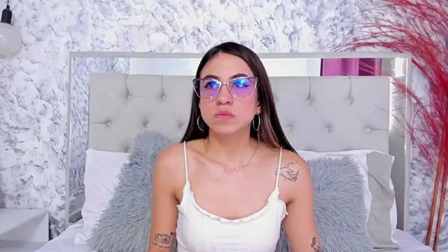 Ariana greenblat online show from 11-19-25, 04:18