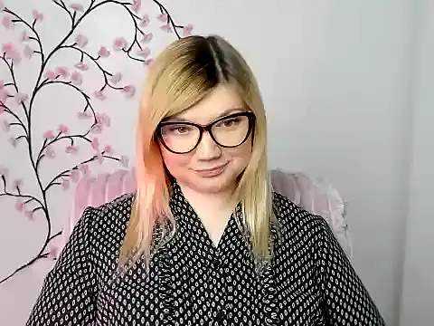 Lola moree online show from 12-15-25, 12:42