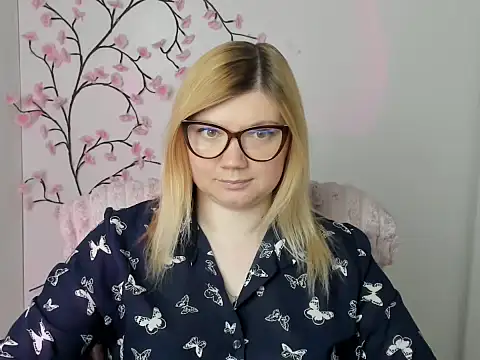 Snapshot of Lola_moree chatting on 05-18-26, 11:38 Lola moree online show from 05-18-26, 11:38