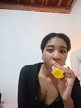 Snapshot of Zaira_Rose_ chatting on 06-25-26, 01:27 Zaira Rose online show from 06-25-26, 01:27