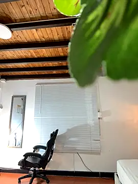 Hadley  online show from 12-03-25, 03:14