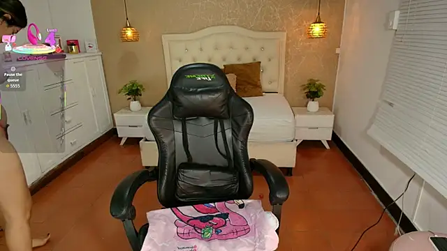 Hadley  online show from 04-09-26, 03:28