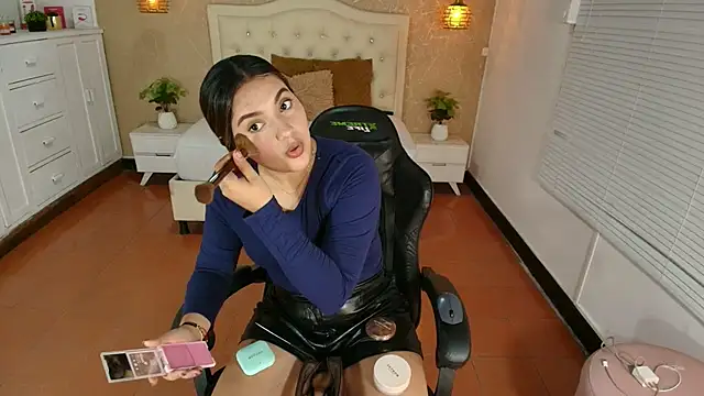 Hadley  online show from 04-12-26, 02:05