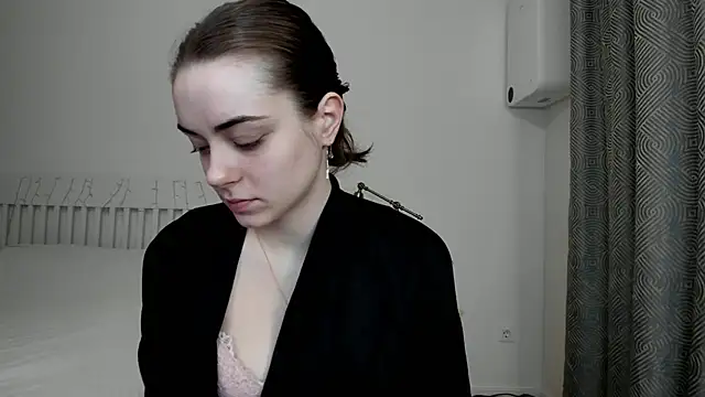 Snapshot of Hustle_Babyy chatting on 11-18-25, 02:32 Hustle Babyy online show from 11-18-25, 02:32