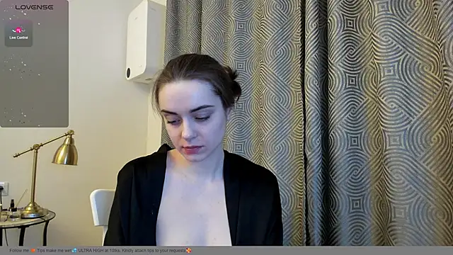 Snapshot of Hustle_Babyy chatting on 02-10-26, 08:24 Hustle Babyy online show from 02-10-26, 08:24