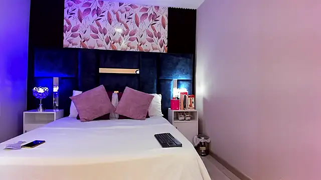 Snapshot of CandyLuxury__ chatting on 05-05-26, 11:51 CandyLuxury online show from 05-05-26, 11:51