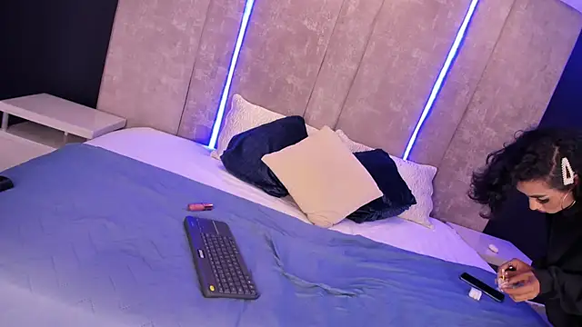 AliDiaz  online show from 03-18-25, 12:05