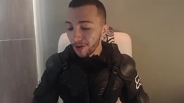 Snapshot of FemToMale chatting on 02-26-25, 09:58 FemToMale online show from 02-26-25, 09:58