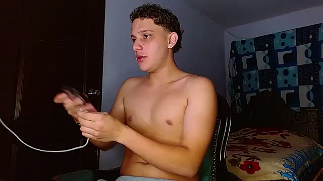 Snapshot of Thomas_May4rs chatting on 11-08-25, 02:45 Thomas May4rs online show from 11-08-25, 02:45