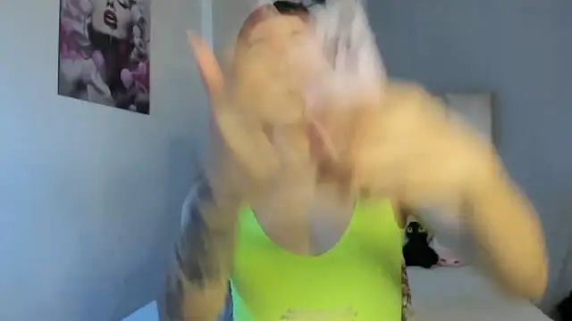 Snapshot of beautiful_doll088 chatting on 12-20-25, 10:50 beautiful doll088 online show from 12-20-25, 10:50