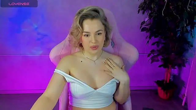 Snapshot of Nikki_Kai chatting on 03-11-25, 07:15 Nikki Kai online show from 03-11-25, 07:15