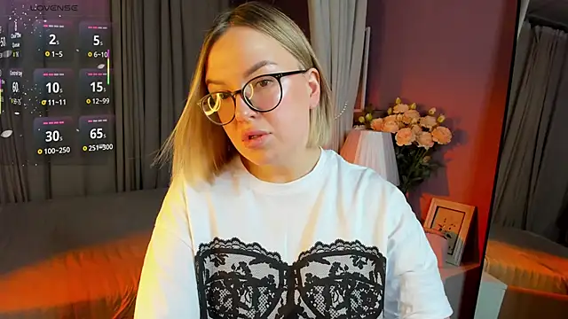 Snapshot of Nikki_Kai chatting on 11-22-25, 01:04 Nikki Kai online show from 11-22-25, 01:04