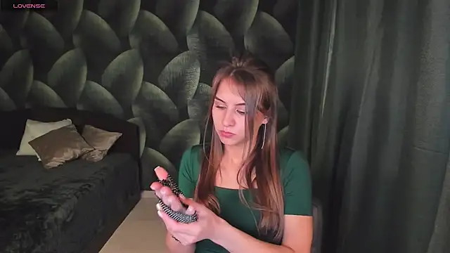 CharmBianca online show from 03-06-25, 10:41