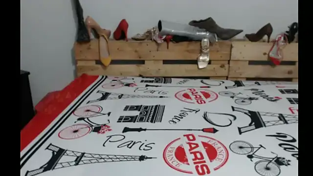 Snapshot of Lunasquirt1985 chatting on 03-03-25, 02:15 Lunasquirt1985 online show from 03-03-25, 02:15