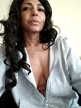 Snapshot of Lunasquirt1985 chatting on 09-26-25, 09:24 Lunasquirt1985 online show from 09-26-25, 09:24