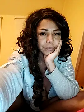 Snapshot of Lunasquirt1985 chatting on 09-30-25, 12:37 Lunasquirt1985 online show from 09-30-25, 12:37