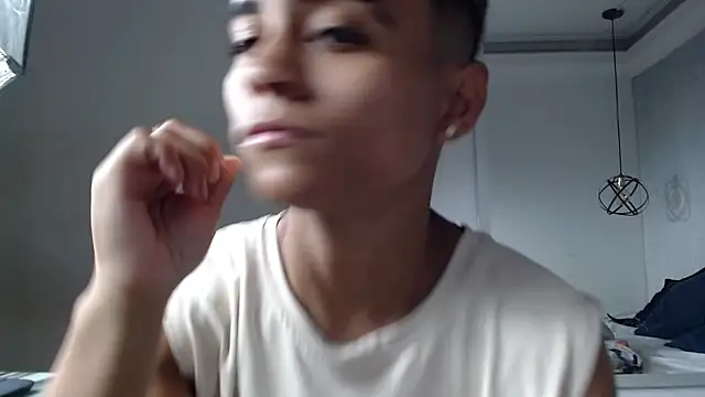 Snapshot of Liiamthompson chatting on 02-10-25, 11:36 Liiamthompson online show from 02-10-25, 11:36