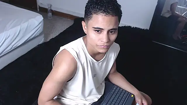 Snapshot of Liiamthompson chatting on 02-25-25, 05:15 Liiamthompson online show from 02-25-25, 05:15