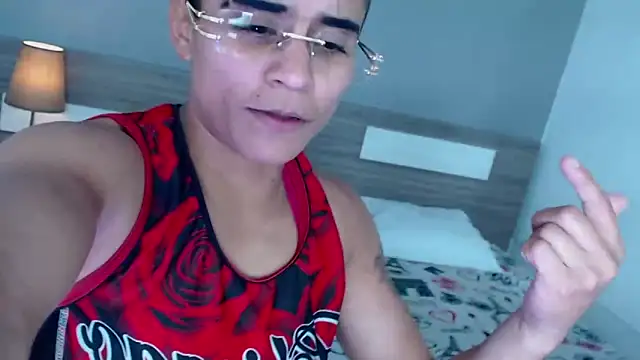 Snapshot of Liiamthompson chatting on 10-02-25, 11:23 Liiamthompson online show from 10-02-25, 11:23
