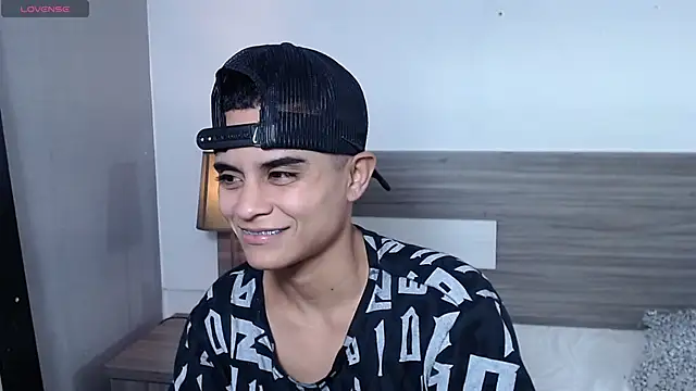 Liiamthompson online show from 11-29-25, 09:45