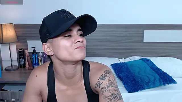 Liiamthompson online show from 12-17-25, 09:10