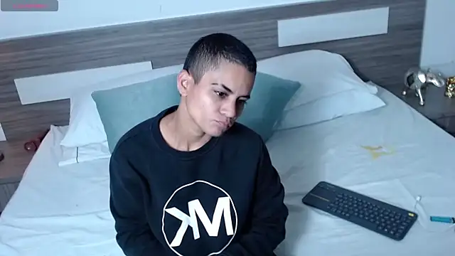 Liiamthompson online show from 04-05-26, 10:12