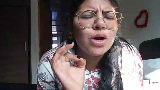 Snapshot of viccky_vick chatting on 03-11-25, 01:45 viccky vick online show from 03-11-25, 01:45