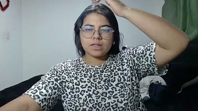 Snapshot of viccky_vick chatting on 10-25-25, 10:37 viccky vick online show from 10-25-25, 10:37