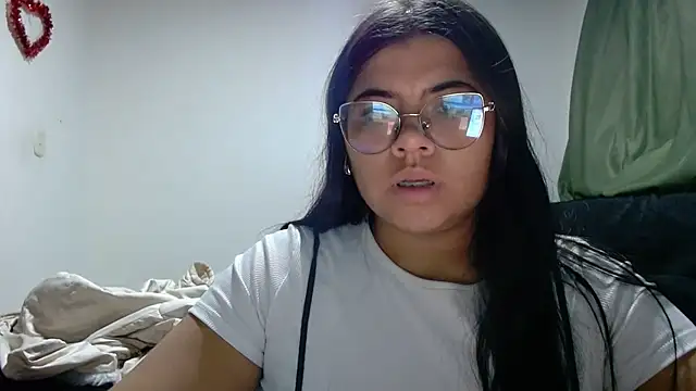 Snapshot of viccky_vick chatting on 10-28-25, 11:51 viccky vick online show from 10-28-25, 11:51