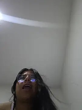 Snapshot of viccky_vick chatting on 11-05-25, 05:02 viccky vick online show from 11-05-25, 05:02