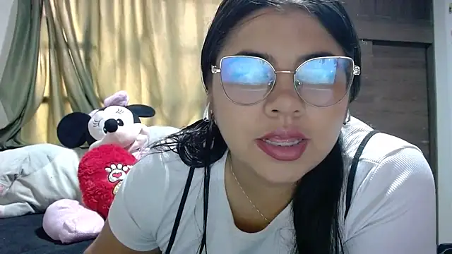 Snapshot of viccky_vick chatting on 11-11-25, 05:46 viccky vick online show from 11-11-25, 05:46