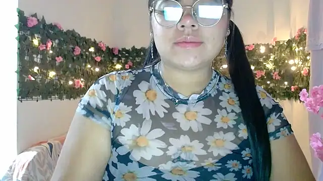 Snapshot of viccky_vick chatting on 11-19-25, 01:27 viccky vick online show from 11-19-25, 01:27