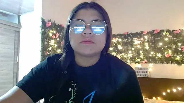 Snapshot of viccky_vick chatting on 11-19-25, 10:43 viccky vick online show from 11-19-25, 10:43