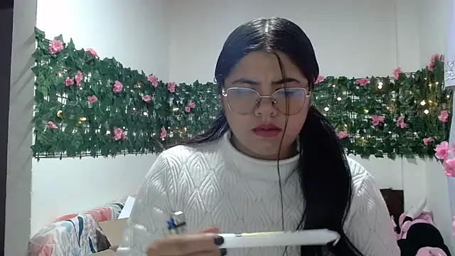 Snapshot of viccky_vick chatting on 11-23-25, 01:38 viccky vick online show from 11-23-25, 01:38