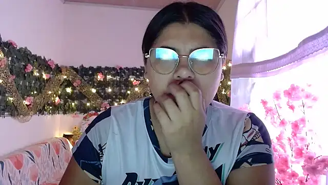 Snapshot of viccky_vick chatting on 11-28-25, 06:21 viccky vick online show from 11-28-25, 06:21