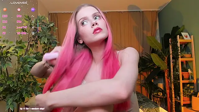 Snapshot of Gretchen_Mol chatting on 12-16-25, 07:46 Gretchen Mol online show from 12-16-25, 07:46