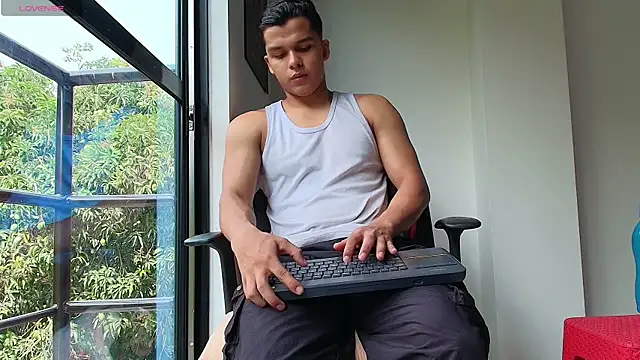 Snapshot of Dwayne_Brown chatting on 10-04-25, 01:53 Dwayne Brown online show from 10-04-25, 01:53