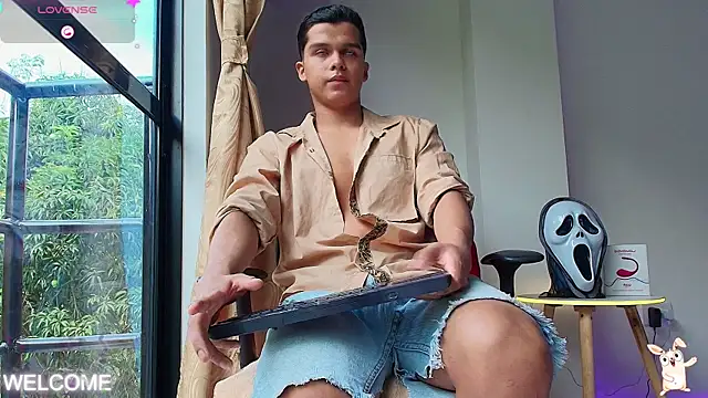 Dwayne Brown online show from 10-23-25, 01:21