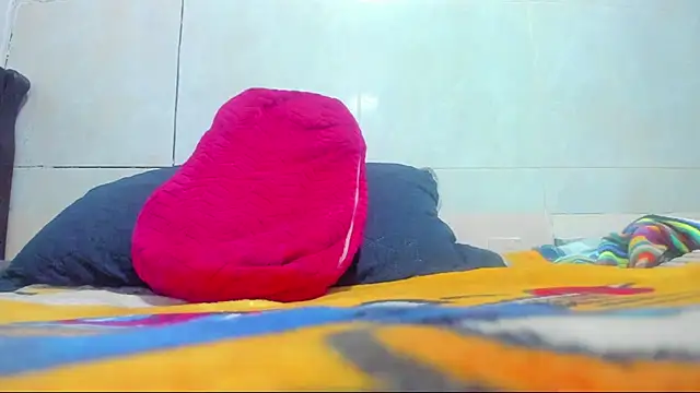 Snapshot of brigitho5 chatting on 06-25-26, 02:11 brigitho5 online show from 06-25-26, 02:11