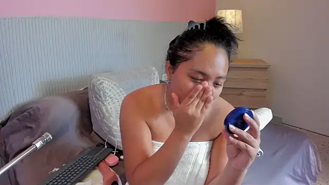 yeikafoxy online show from 12-21-25, 11:28