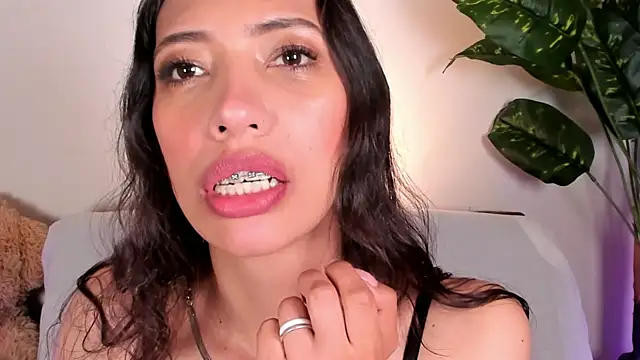 Miss veronicaa2 online show from 05-22-26, 01:17