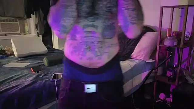 cruz815 online show from 04-12-26, 01:32