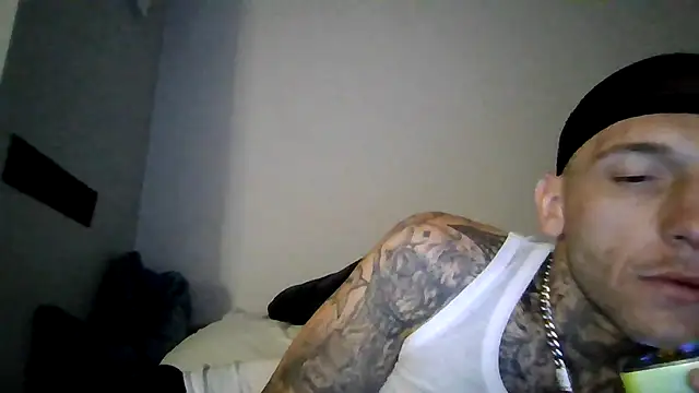 Snapshot of cruz815 chatting on 06-15-26, 06:37 cruz815 online show from 06-15-26, 06:37
