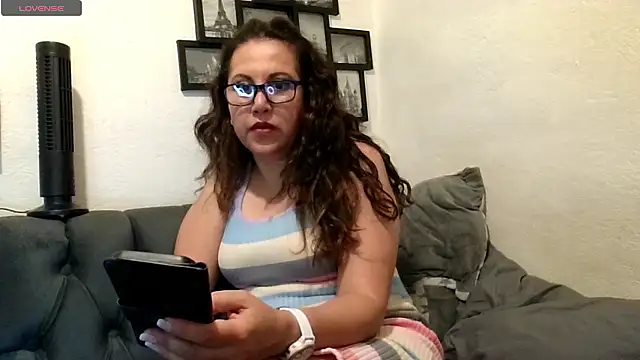 Snapshot of MirandaLatinaLovely chatting on 05-12-26, 05:15 MirandaLatinaLovely online show from 05-12-26, 05:15